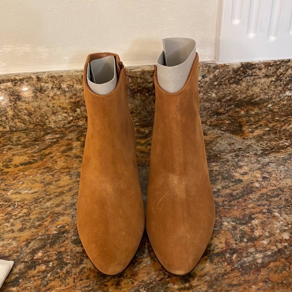 ISABEL MARANT
Dacken suede ankle boots NWT Size 38 - Picture 2 of 13